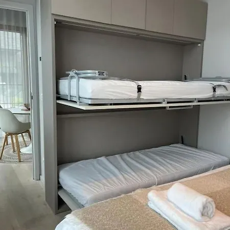Апартаменти Stylish 1br At Prime Location