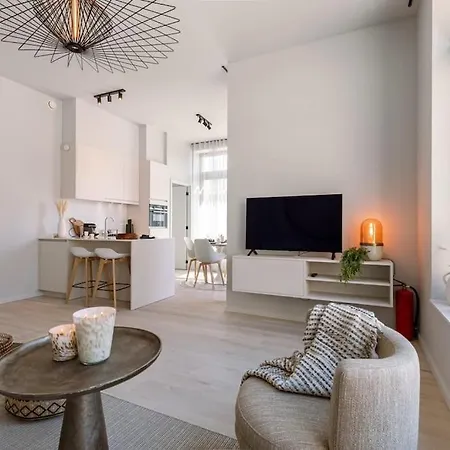 Stylish 1br At Prime Location Apartment