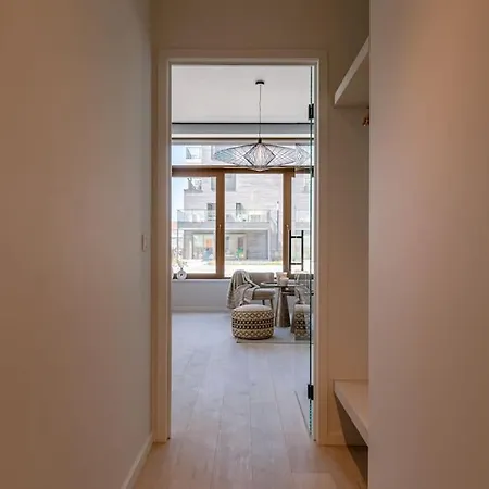 Stylish 1br At Prime Location *