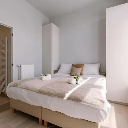 Stylish 1br At Prime Location *